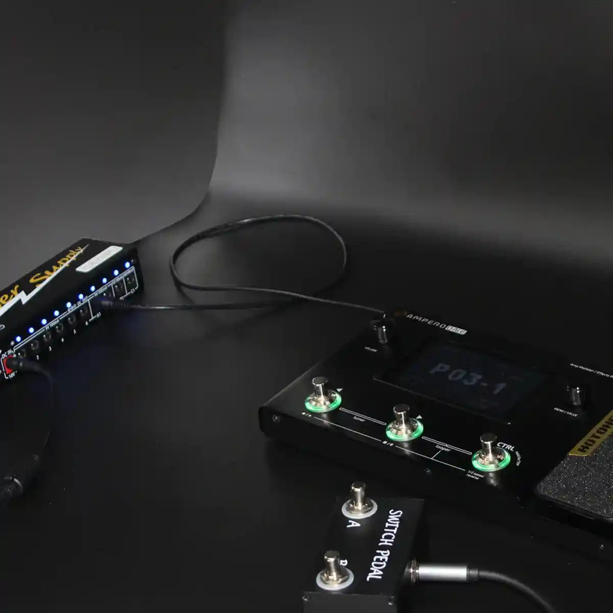 DC power cable for guitar pedals connected to a power supply and a green effects pedal. Features 5.5 x 2.1mm connectors and durable 24AWG copper wire.
