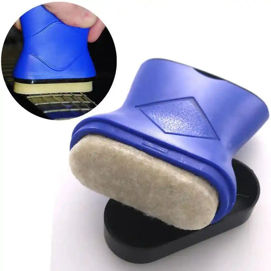 Fast String Cleaner for bass and guitar strings with ergonomic blue handle and felt pad for rust removal and polishing. Ideal for smoother playability and extended string life.