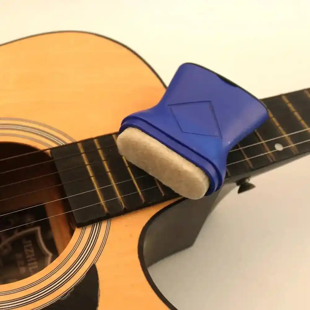 Fast String Cleaner for bass and guitar strings with ergonomic blue handle and felt pad for rust removal and polishing. Ideal for smoother playability and extended string life.